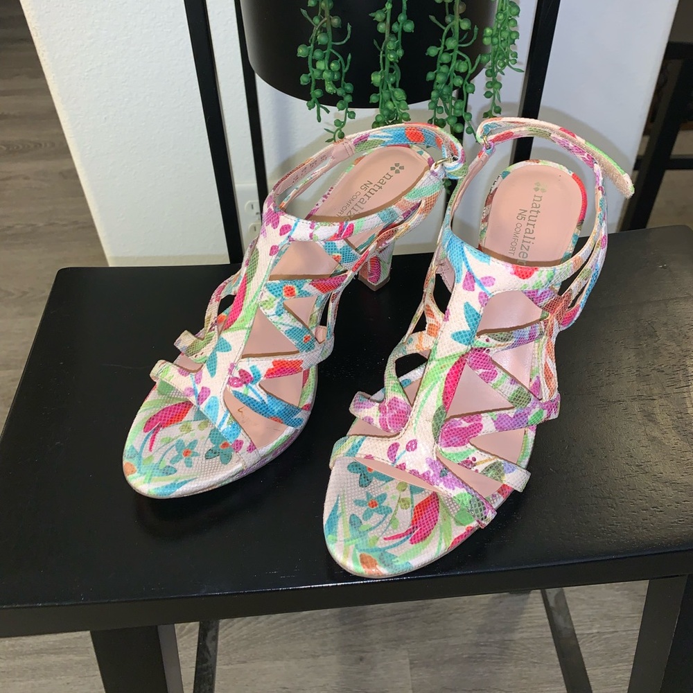 NATURALIZER heel size 8.5
